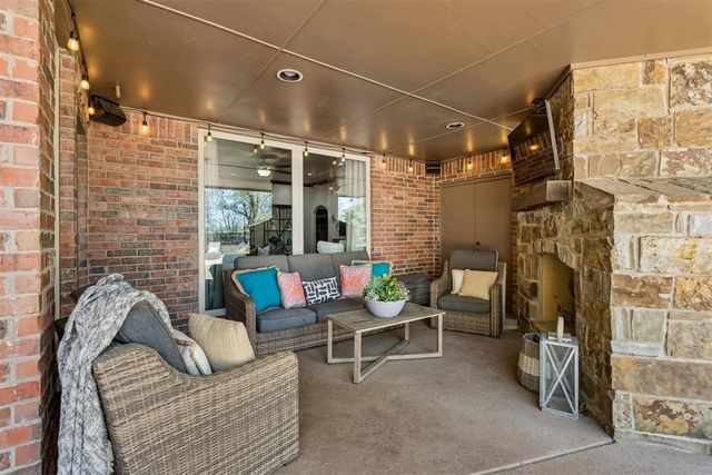 2216 Crestwood Drive, Jones, OK 73049