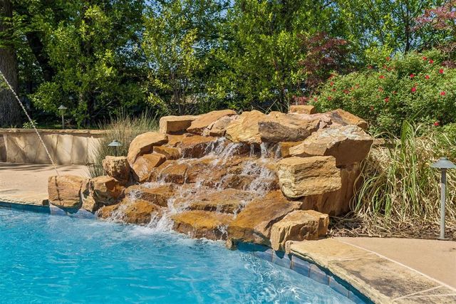 2216 Crestwood Drive, Jones, OK 73049