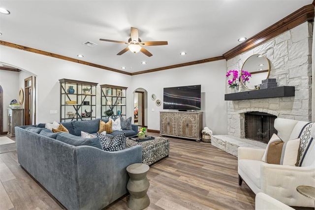 2216 Crestwood Drive, Jones, OK 73049