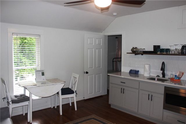 216 N Main Street, Eureka Springs, AR 72632