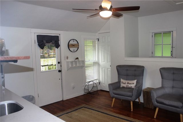216 N Main Street, Eureka Springs, AR 72632