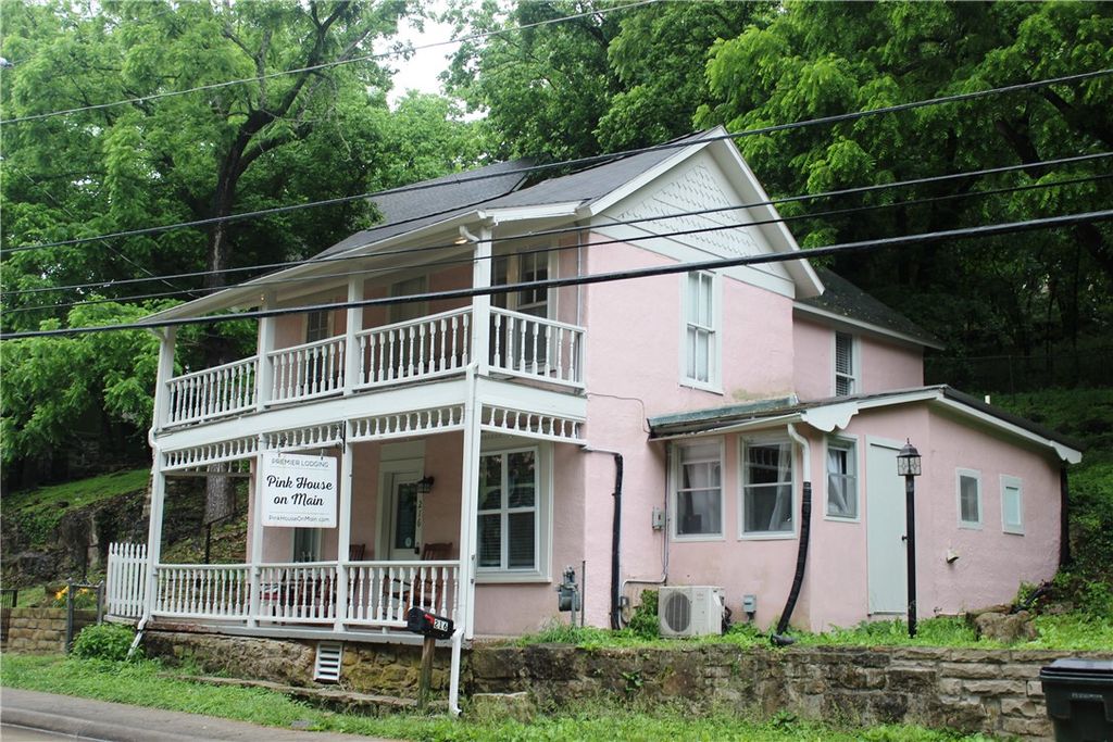216 N Main Street, Eureka Springs, AR 72632