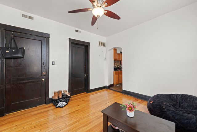4038 W Potomac Avenue, Chicago, IL 60651