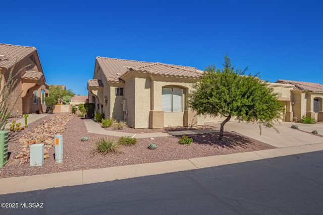 496 W Knotwood Street, Green Valley, AZ 85614