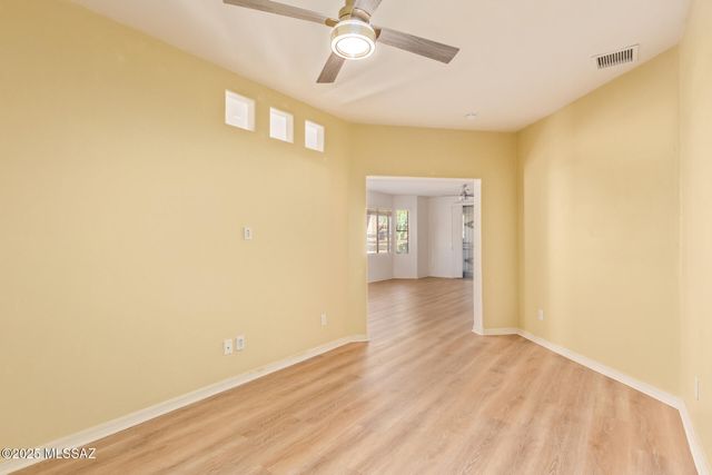 496 W Knotwood Street, Green Valley, AZ 85614