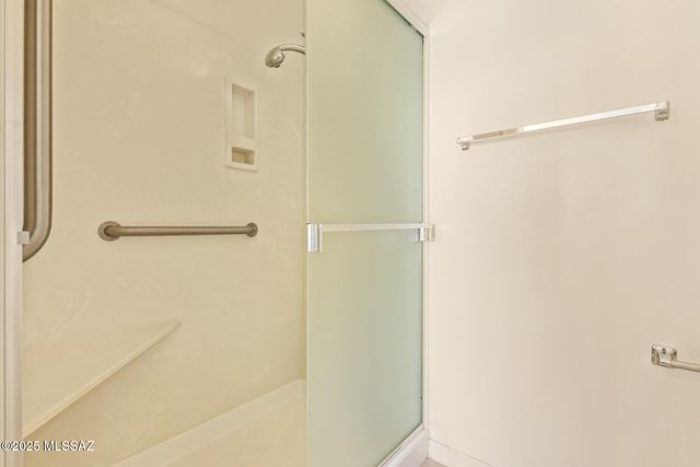 496 W Knotwood Street, Green Valley, AZ 85614