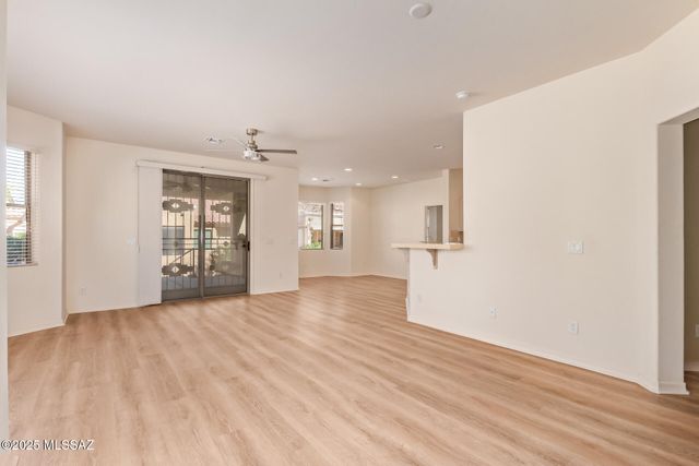 496 W Knotwood Street, Green Valley, AZ 85614