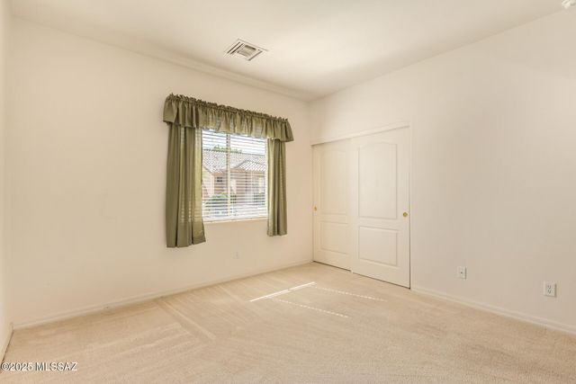 496 W Knotwood Street, Green Valley, AZ 85614