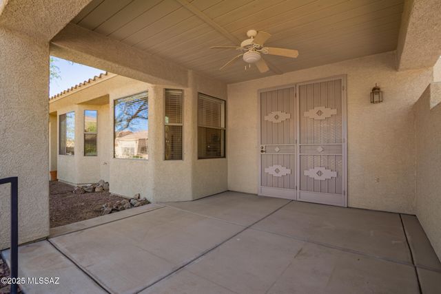 496 W Knotwood Street, Green Valley, AZ 85614