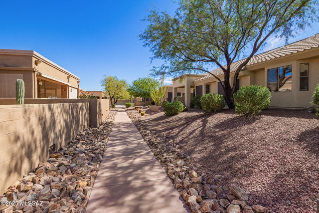 496 W Knotwood Street, Green Valley, AZ 85614