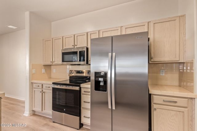 496 W Knotwood Street, Green Valley, AZ 85614