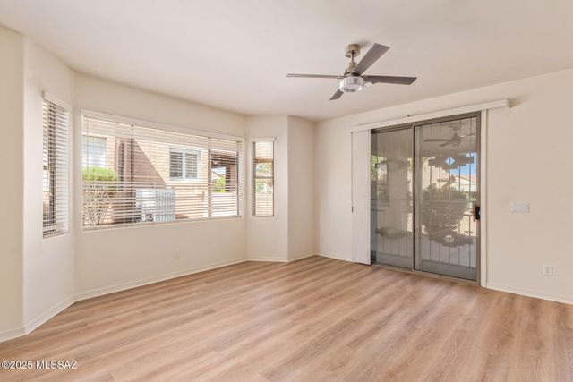 496 W Knotwood Street, Green Valley, AZ 85614