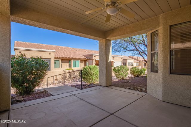 496 W Knotwood Street, Green Valley, AZ 85614