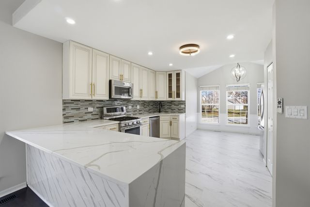 6349 Braxton Court, Gurnee, IL 60031