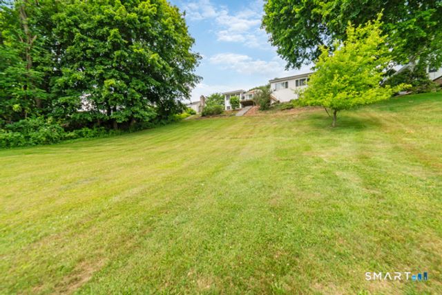 72 Calhoun Avenue, Trumbull, CT 06611