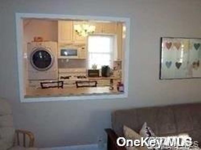 127 Gordon Road, Valley Stream, NY 11581