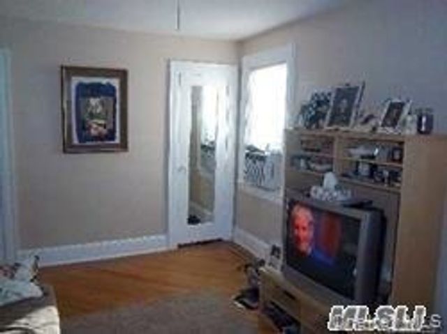 127 Gordon Road, Valley Stream, NY 11581