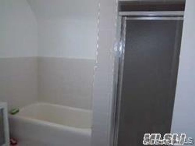 127 Gordon Road, Valley Stream, NY 11581