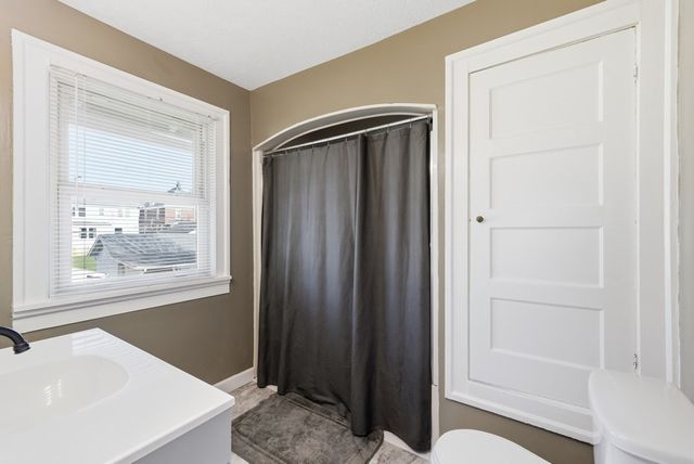 31 Parkwood Blvd, Mansfield, OH 44906