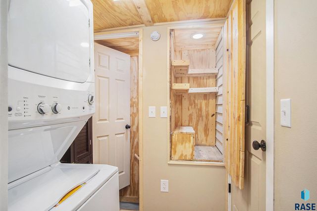 912 N Spring Ave Avenue, Sioux Falls, SD 57104