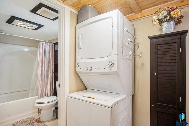 912 N Spring Ave Avenue, Sioux Falls, SD 57104