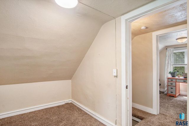 912 N Spring Ave Avenue, Sioux Falls, SD 57104