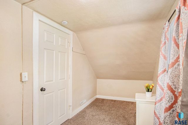 912 N Spring Ave Avenue, Sioux Falls, SD 57104