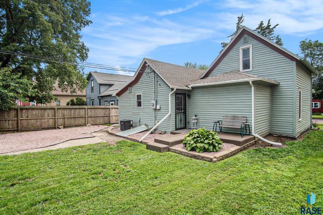 912 N Spring Ave Avenue, Sioux Falls, SD 57104