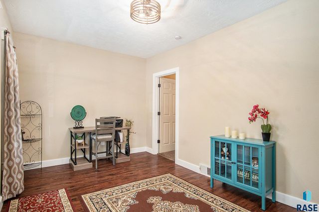 912 N Spring Ave Avenue, Sioux Falls, SD 57104