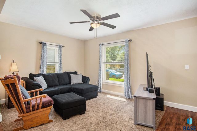 912 N Spring Ave Avenue, Sioux Falls, SD 57104