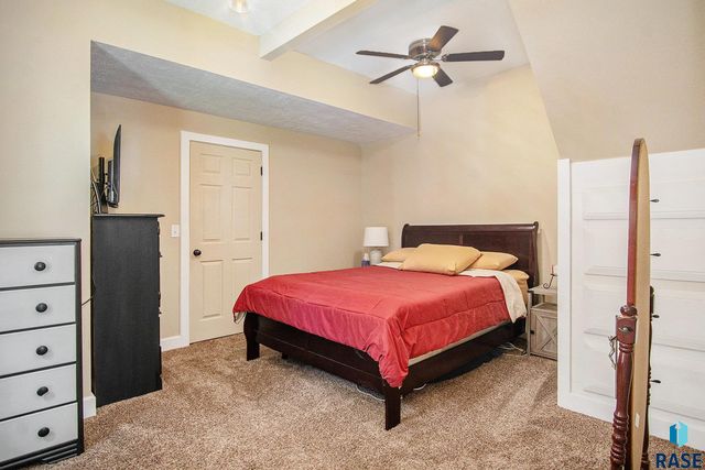 912 N Spring Ave Avenue, Sioux Falls, SD 57104