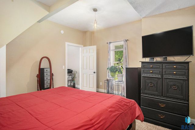 912 N Spring Ave Avenue, Sioux Falls, SD 57104