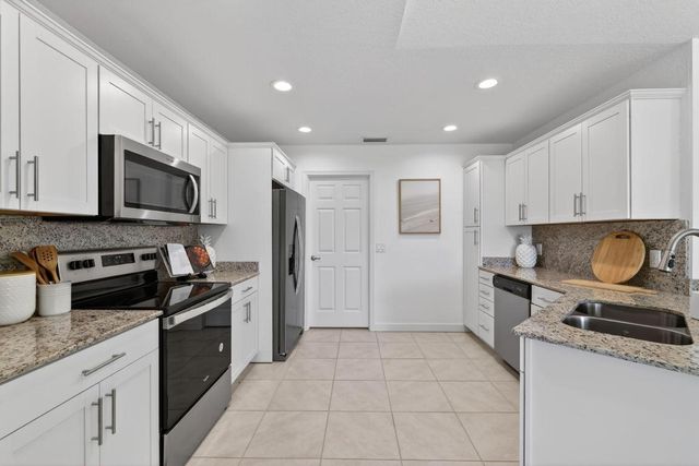 9 Kachina Lane, Port St. Lucie, Port St Lucie, FL 34952