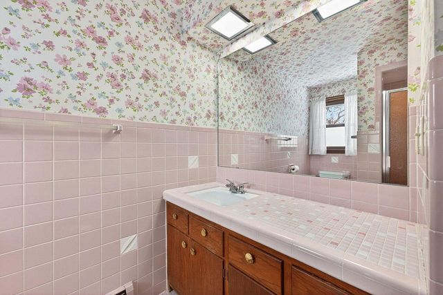 5645 S Lake DRIVE, Cudahy, WI 53110