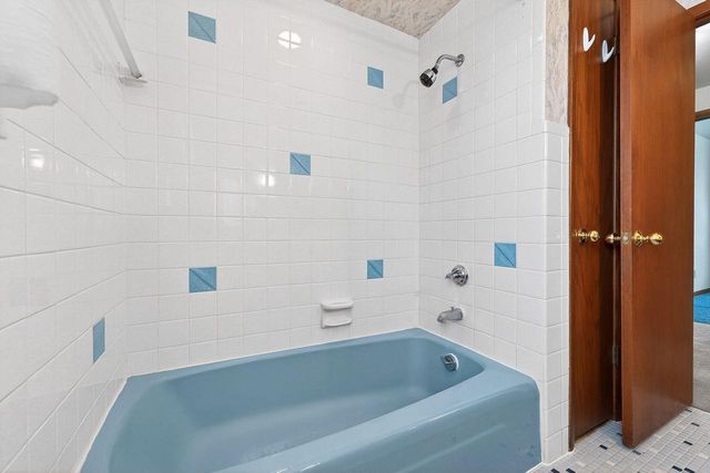 5645 S Lake DRIVE, Cudahy, WI 53110