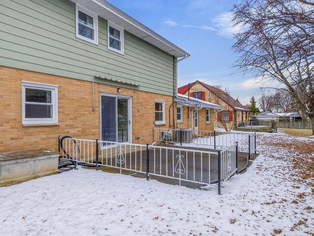 5645 S Lake DRIVE, Cudahy, WI 53110