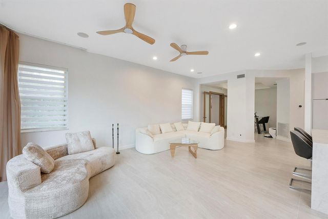 5081 NW 120th Avenue, Coral Springs, FL 33076