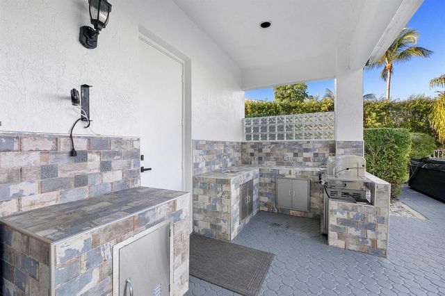 5081 NW 120th Avenue, Coral Springs, FL 33076