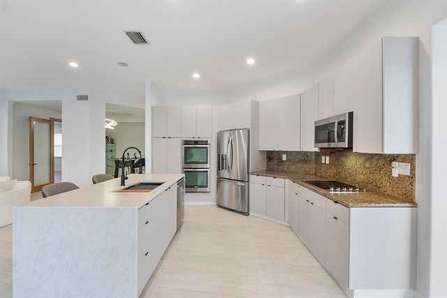 5081 NW 120th Avenue, Coral Springs, FL 33076