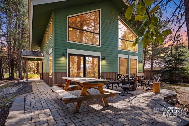 84 Golden Place, Donnelly, ID 83615