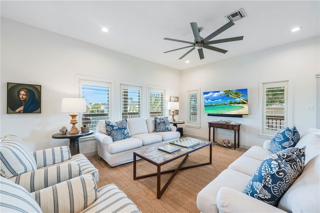 528 Channel View Dr, Port Aransas, TX 78373