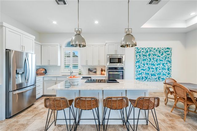 528 Channel View Dr, Port Aransas, TX 78373