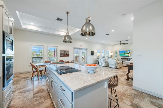 528 Channel View Dr, Port Aransas, TX 78373