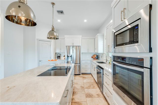 528 Channel View Dr, Port Aransas, TX 78373