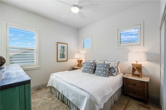 528 Channel View Dr, Port Aransas, TX 78373