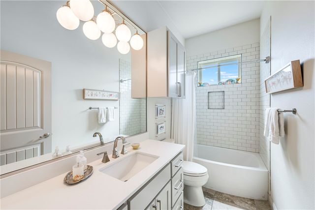 528 Channel View Dr, Port Aransas, TX 78373