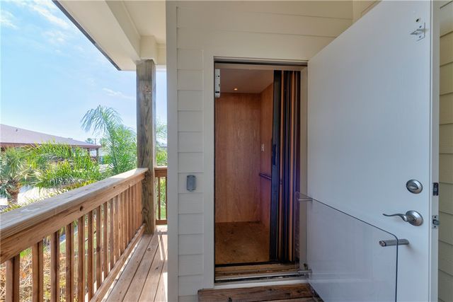 528 Channel View Dr, Port Aransas, TX 78373