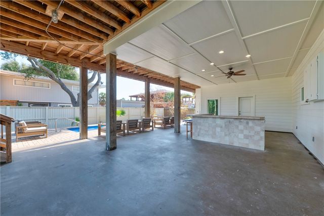 528 Channel View Dr, Port Aransas, TX 78373