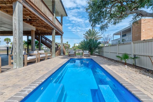 528 Channel View Dr, Port Aransas, TX 78373