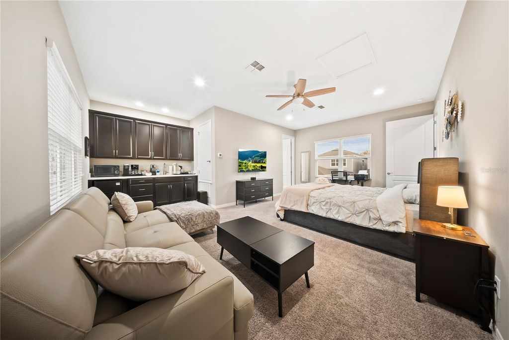 Image 6 of property listing at 15196 NEWTONIA STREET, Winter Garden, FL 34787